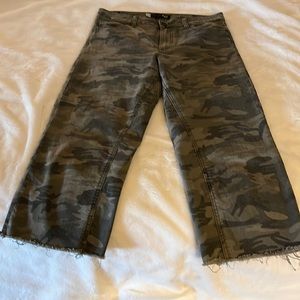 Women's Camouflage Cropped Wide-Leg Pants